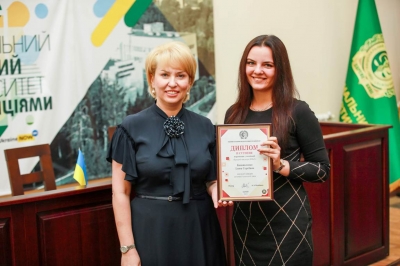 Асистента кафедри Коноваленко Ілона Сергіївна нагороджено дипломом другого ступеня в номінації «Кращий викладач НФаУ».