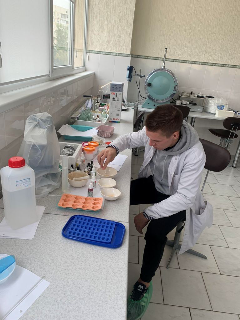 The student conducts research on the development of oromucosal dosage forms with a calming effect